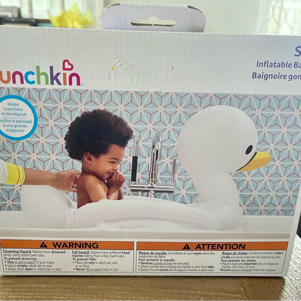 Munchkin White and Blue Inflatable Duck Bath